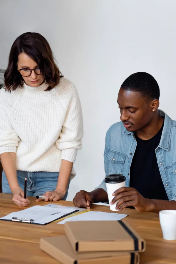 business-people-discussing